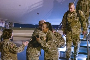 General gives heartfelt welcome to guardsmen arriving at Fort Hood