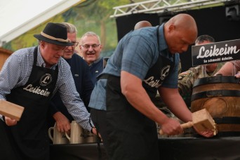 Hohenfels military community, host nation celebrate friendship at Volksfest